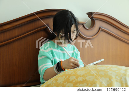 East Asian Girl 125699422