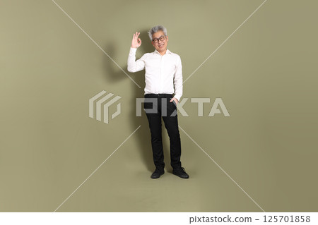 Active Senior Businessman 125701858