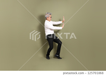Active Senior Businessman Active Senior Businessman 125701868