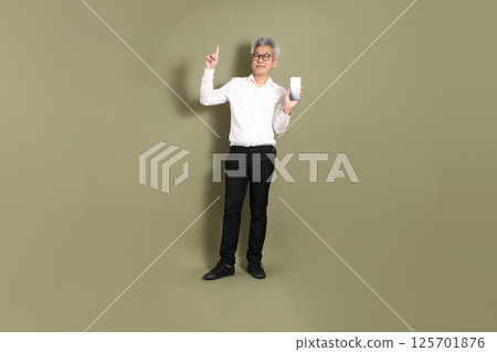 Active Senior Businessman 125701876