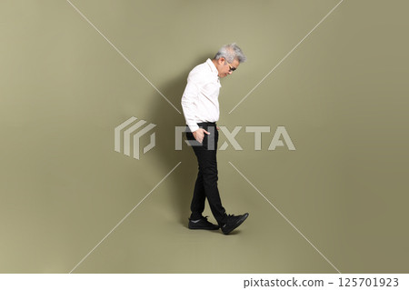 Active Senior Businessman 125701923