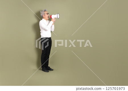 Active Senior Businessman 125701973