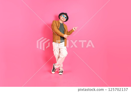 Active Senior Man 125702137
