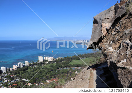 Spectacular view of Waikiki from Diamond Head 125708420