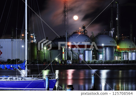 Factory night view 125708564