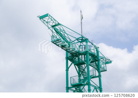 [Japan] A huge bungee jump platform made of steel was installed on a ranch in Chiba Prefecture. 125708620