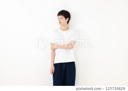 一個年輕人 一個年輕人 125710829