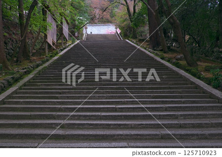 一個長長的樓梯 一個長長的樓梯 125710923