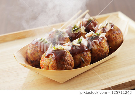 Steaming takoyaki 125711243