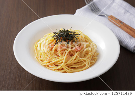 鱈魚子海藻義大利麵 鱈魚子海藻義大利麵 125711489