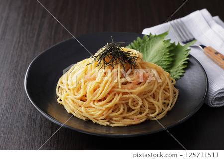 Cod roe spaghetti topped with seaweed Cod roe spaghetti topped with seaweed 125711511