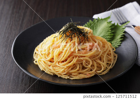 鱈魚子海藻義大利麵 125711512