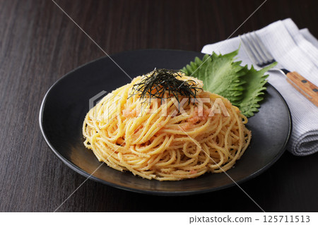 鱈魚子海藻義大利麵 125711513