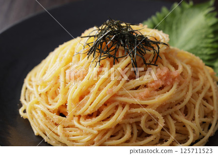 鱈魚子海藻義大利麵 125711523