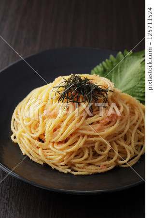 鱈魚子海藻義大利麵 125711524