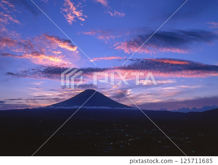 Mount Fuji and the sunset at Nagao Pass in Gotemba City, Shizuoka Prefecture Mount Fuji and the sunset at Nagao Pass in Gotemba City, Shizuoka Prefecture 125711685