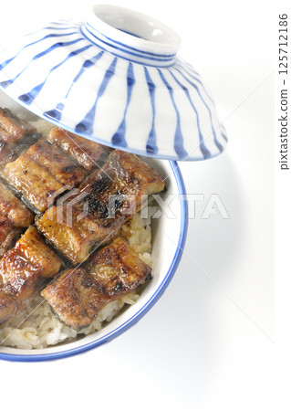 Hot eel bowl photographed on white background 125712186