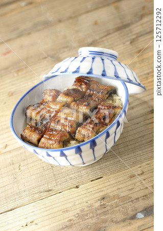 熱鰻魚飯 熱鰻魚飯 125712292