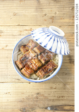 Hot eel bowl Hot eel bowl 125712304