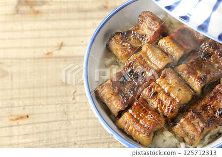 Hot eel bowl Hot eel bowl 125712313