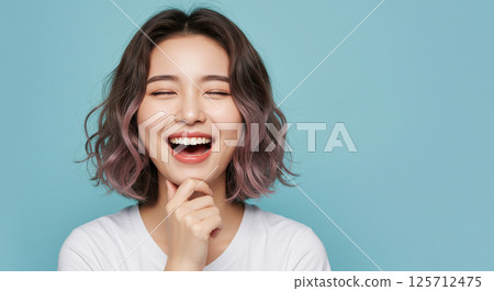 A bright smile and natural charm 125712475