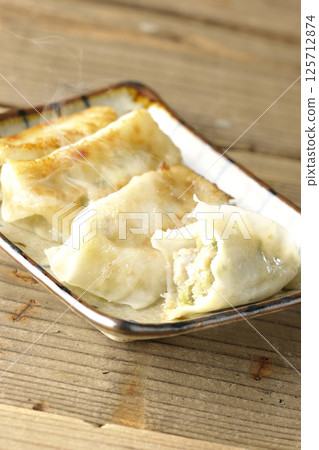 Single shot of hot dumplings 125712874