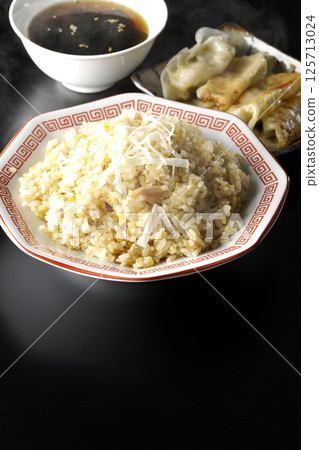 熱炒飯和餃子套餐 125713024