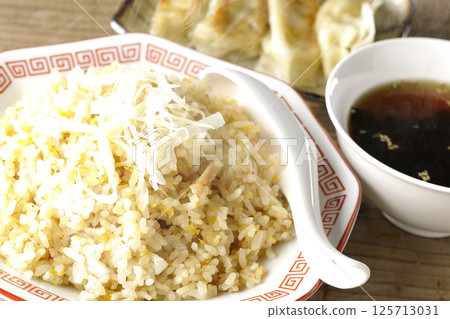 Hot fried rice and dumplings set 125713031