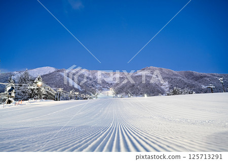 Beautiful, groomed ski resort before dawn [Hakuba] 125713291