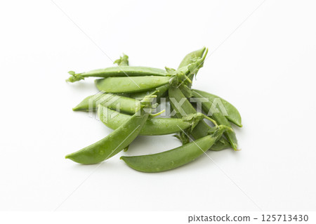 豌豆白色背景 125713430
