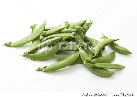 豌豆白色背景 125713431