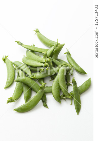 豌豆白色背景 125713433