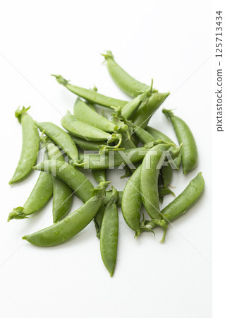 豌豆白色背景 豌豆白色背景 125713434