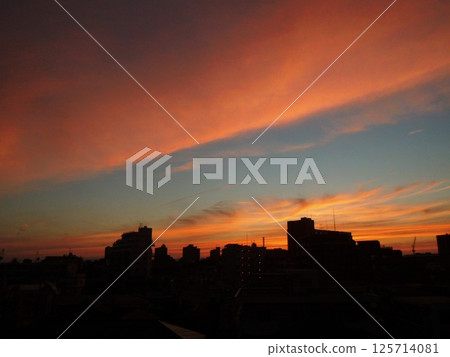 Sky dyed in sunset Sky dyed in sunset 125714081