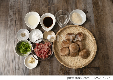 Recipe for making stuffed shiitake mushrooms 125714276