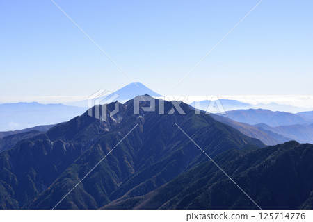 Mount Fuji and the Houou Sanzan mountains as seen from the Kurobe Ridge, Kaikoma-ga-take, Yamanashi Prefecture Mount Fuji and the Houou Sanzan mountains as seen from the Kurobe Ridge, Kaikoma-ga-take, Yamanashi Prefecture 125714776