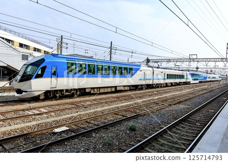 停泊在富吉檢驗場的近鐵「島風」觀光特快列車 停泊在富吉檢驗場的近鐵「島風」觀光特快列車 125714793