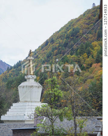 Sanhe Pagoda in the Tibetan Village of Yangrong Hade in Sichuan Sanhe Pagoda in the Tibetan Village of Yangrong Hade in Sichuan 125714933