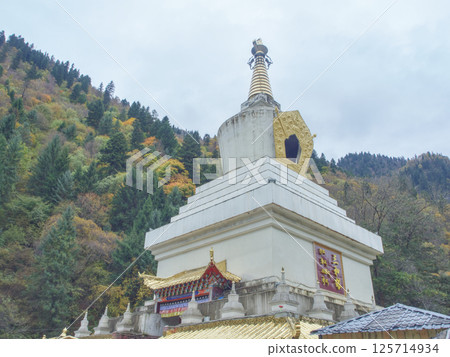 Sanhe Pagoda in the Tibetan Village of Yangrong Hade in Sichuan Sanhe Pagoda in the Tibetan Village of Yangrong Hade in Sichuan 125714934