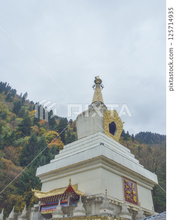 Sanhe Pagoda in the Tibetan Village of Yangrong Hade in Sichuan Sanhe Pagoda in the Tibetan Village of Yangrong Hade in Sichuan 125714935