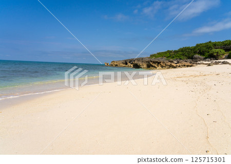 Beautiful beach at Musununhama on Kurima Island 125715301