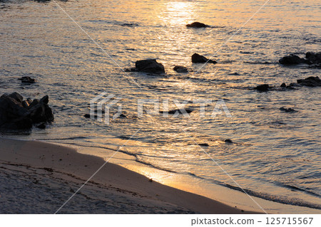 Kirihama Beach sparkling in the setting sun Kirihama Beach sparkling in the setting sun 125715567