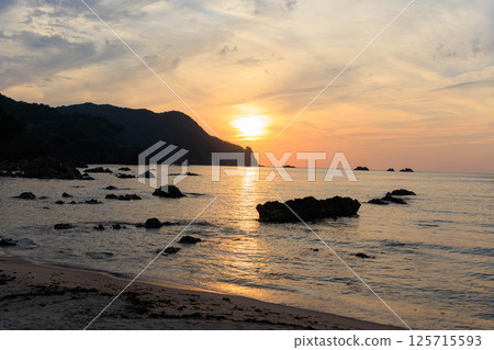 Kirihama Beach sparkling in the setting sun Kirihama Beach sparkling in the setting sun 125715593