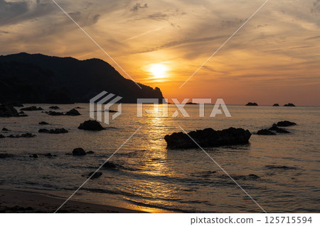 Kirihama Beach sparkling in the setting sun Kirihama Beach sparkling in the setting sun 125715594