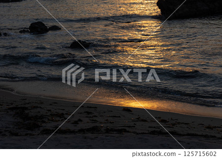 Kirihama Beach sparkling in the setting sun Kirihama Beach sparkling in the setting sun 125715602
