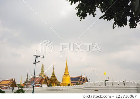 solo travel with man chilling see city life in bangkok thailand in summer season solo travel with man chilling see city life in bangkok thailand in summer season 125716067