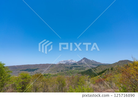 從蒜山高原眺望的春天山 [岡山縣真庭市] 125716890