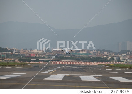 飛機起飛 飛機起飛 125719089