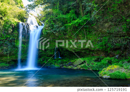 Jion Falls in early summer, Kusu-gun, Oita Prefecture Jion Falls in early summer, Kusu-gun, Oita Prefecture 125719191