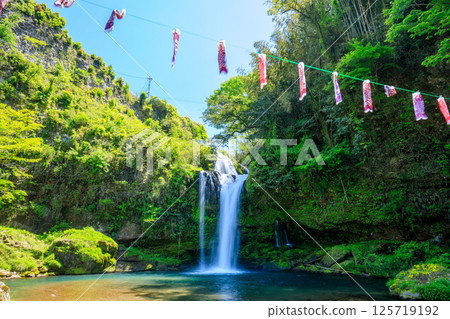 Jion Falls in early summer, Kusu-gun, Oita Prefecture Jion Falls in early summer, Kusu-gun, Oita Prefecture 125719192
